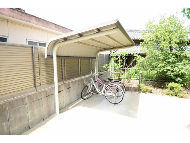 物件外観写真2　(駐輪場)
