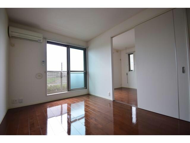 物件内観写真10　(エアコン付きで快適に過ごせそうですね♪)