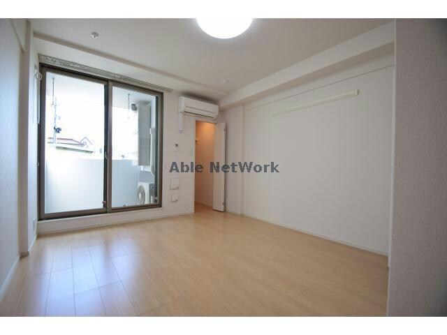 物件内観写真11　(7.9帖洋室です。)