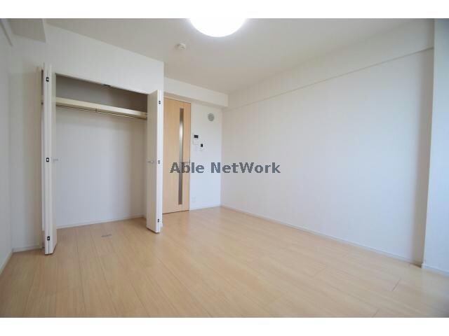 物件内観写真13　(クローゼット付きでお部屋スッキリ♪)