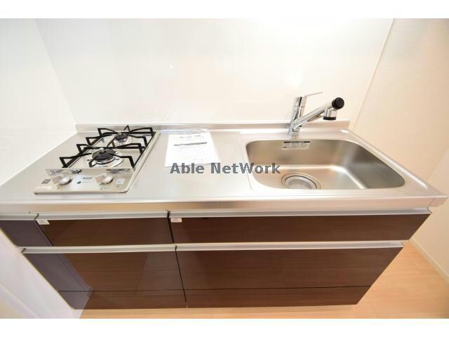 物件内観写真15　(2口ガスコンロ付きシステムキッチンです。)