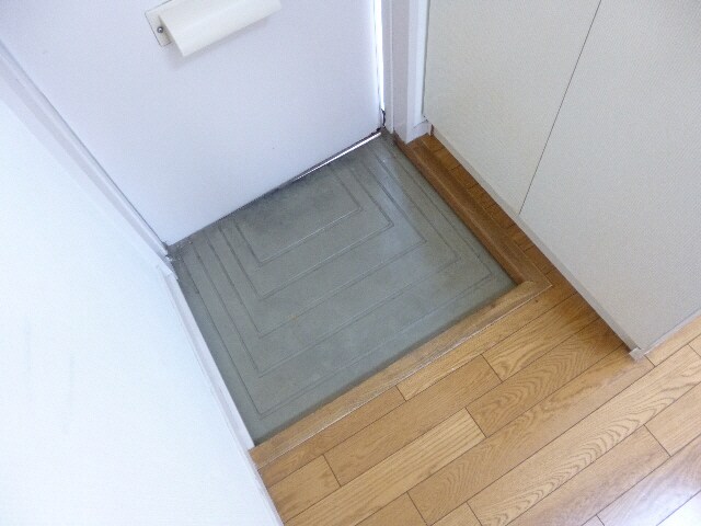 物件内観写真6　(玄関)