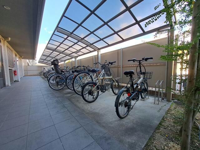 物件外観写真2　(駐輪場)