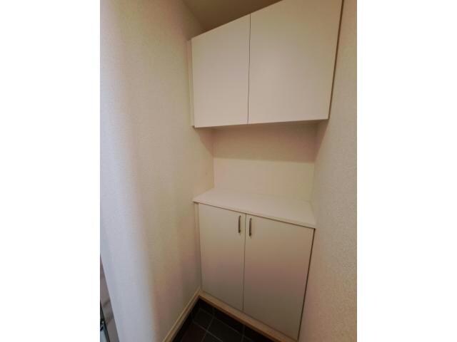 物件内観写真7　(下駄箱付き)