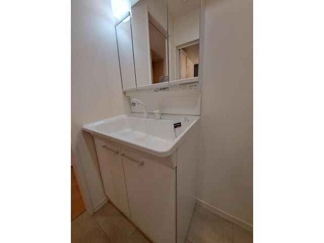 物件内観写真9　(洗面化粧台)