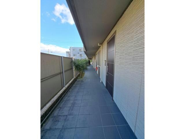 物件外観写真3　(共用廊下)