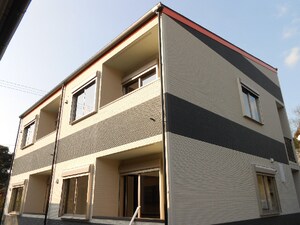 ロイヤルハイツ川西外観写真