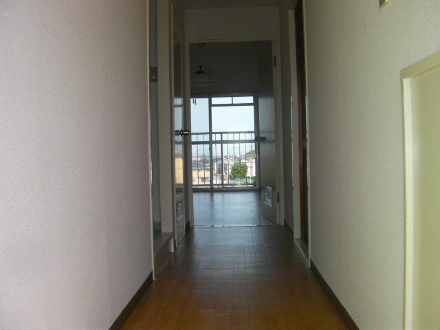 物件内観写真6　(玄関周り)