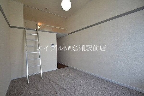 眺望(居室からロフト、キッチンに向けての眺め)