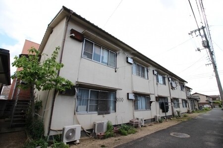 川西アパート外観写真