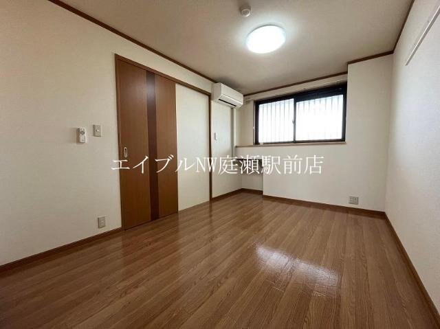 物件内観写真12　(寝室)