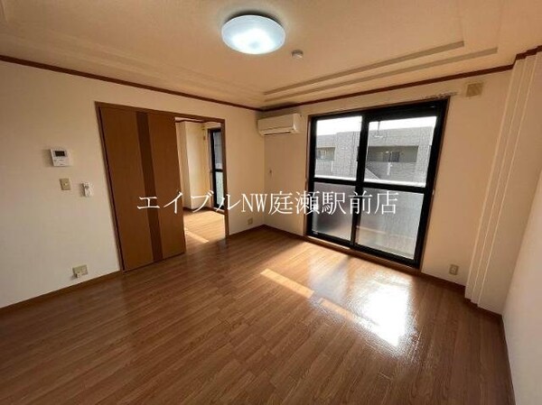 その他(リビングから洋室)