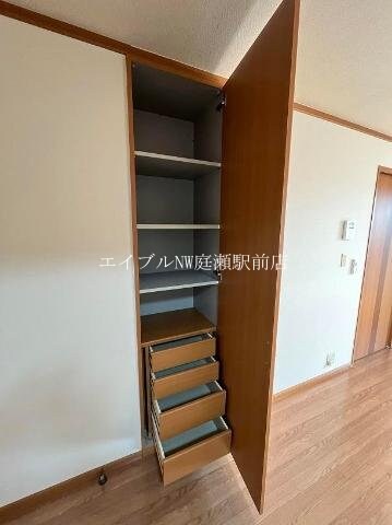 物件内観写真19　(リビング収納)