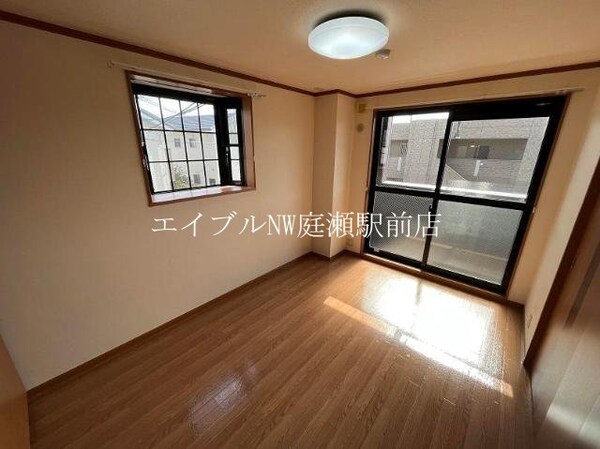 南洋室（出窓付き）