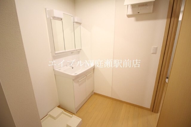 物件内観写真9　(洗面所)