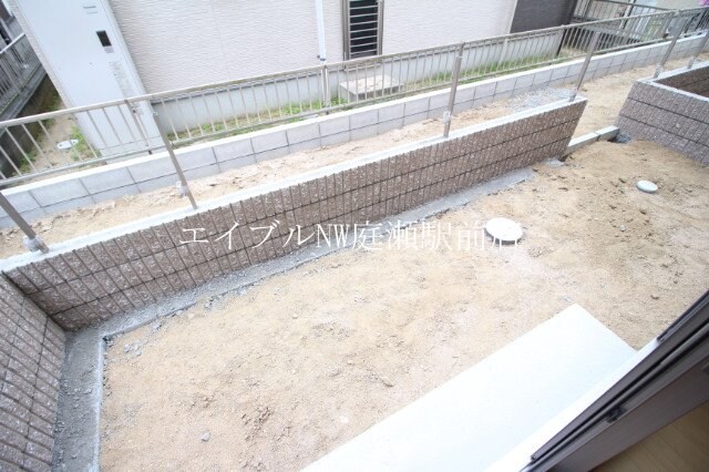 物件内観写真11　(専用庭)