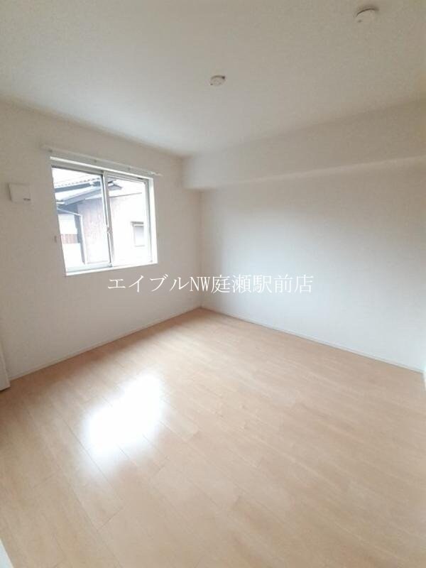 物件内観写真12　(寝室)