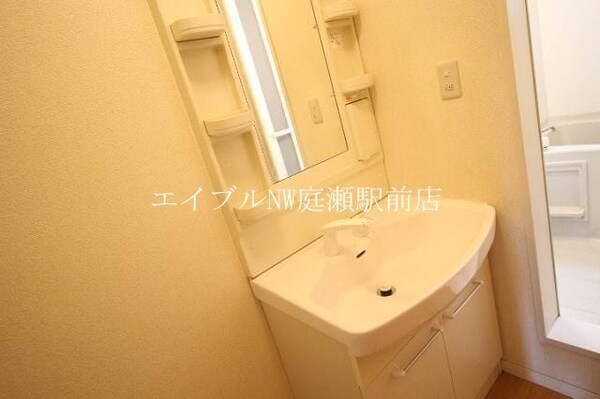 洗面所(同タイプのお部屋の写真です)