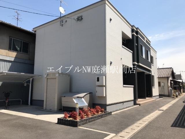 フローラ・トモ