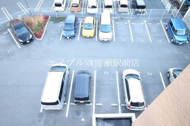 物件外観写真5　(駐車場)