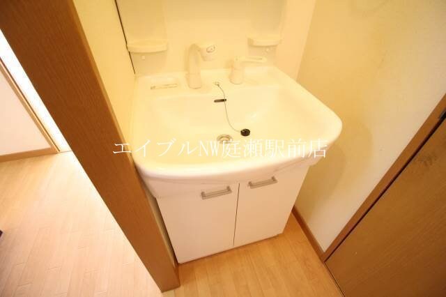 物件内観写真11　(洗面所)