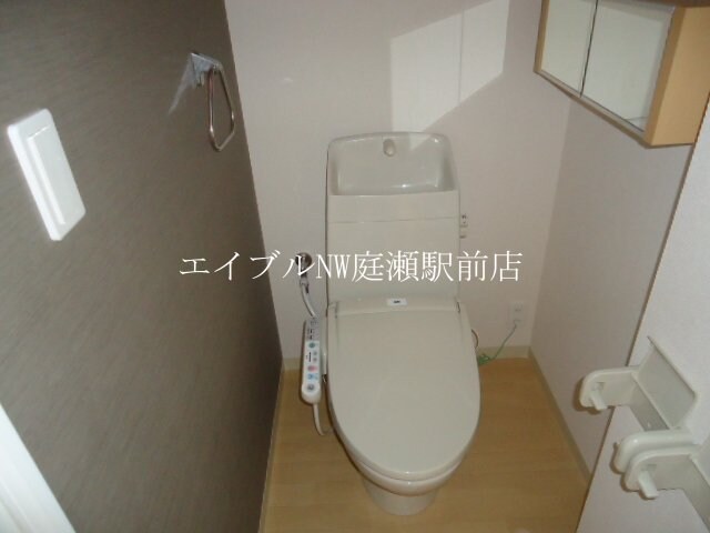 物件内観写真8　(シャワー付トイレ)