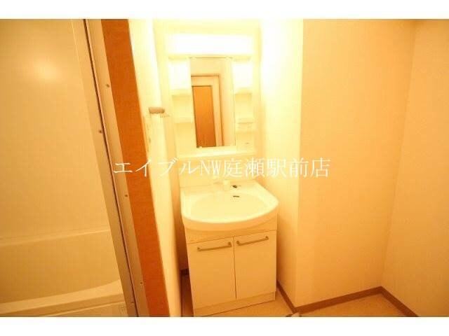 物件内観写真11　(独立洗面台)