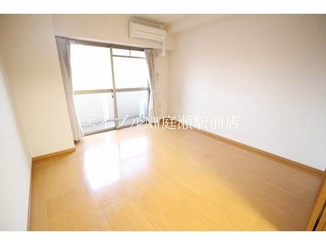 物件内観写真16　(洋室8.4帖)