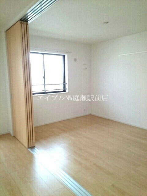 物件内観写真3　(子供部屋)