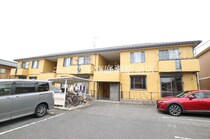 プラザ中央の外観写真