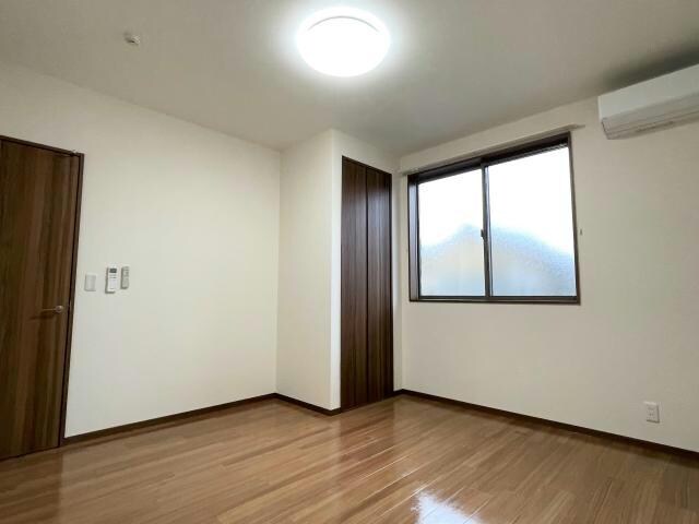 物件内観写真9　(物入)