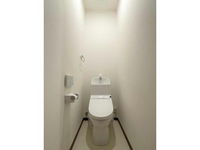 物件内観写真13　(温水洗浄・暖房便座)