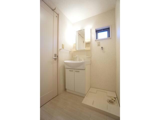 物件内観写真6　(シャワー付きシャンプードレッサー)