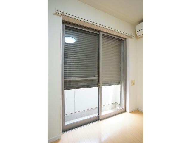 物件内観写真13　(シャッター付き)