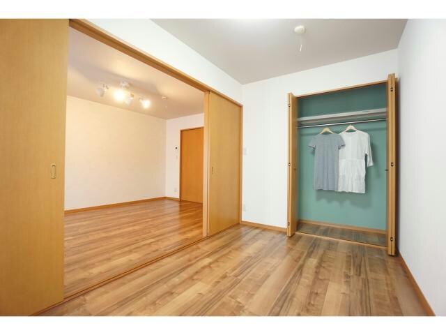 物件内観写真6　(収納の中もかわいい♪)