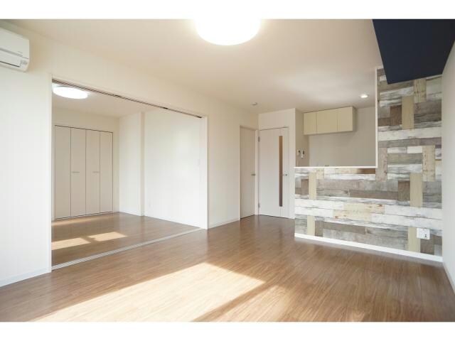 物件内観写真3　(広々室内♪)