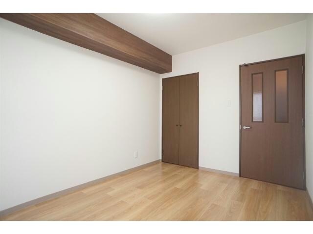 物件内観写真5　(南東洋室)