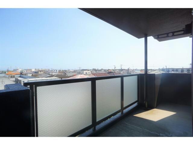 物件内観写真12　(南向きのバルコニー)