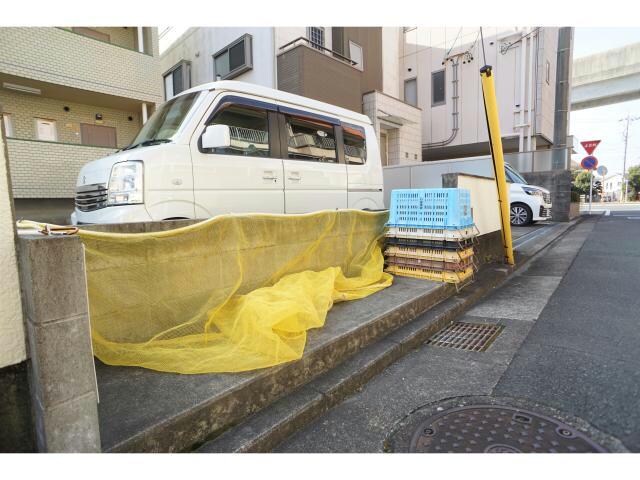 物件外観写真4　(敷地内ゴミ置場)