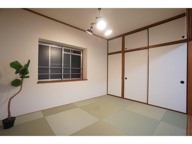 物件内観写真2　(畳風タイル♪)