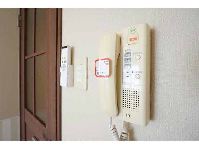 物件内観写真13　(エントランスはオートロック)