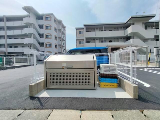 物件外観写真6　(ゴミストッカー)