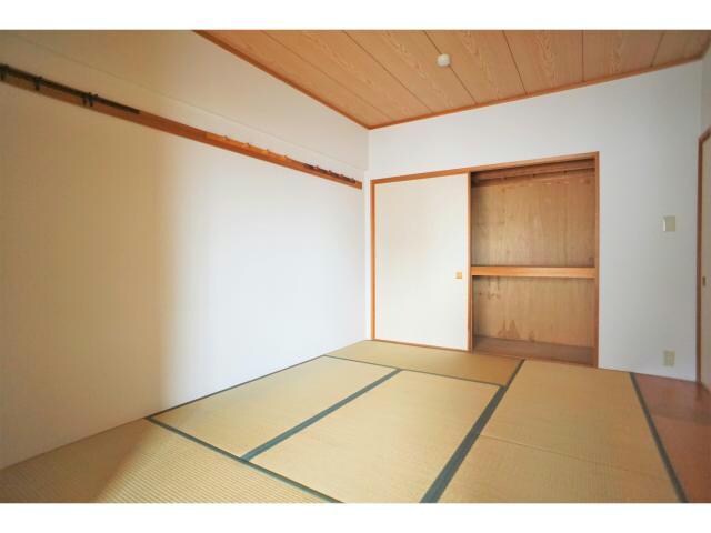 物件内観写真11　(押入れ)