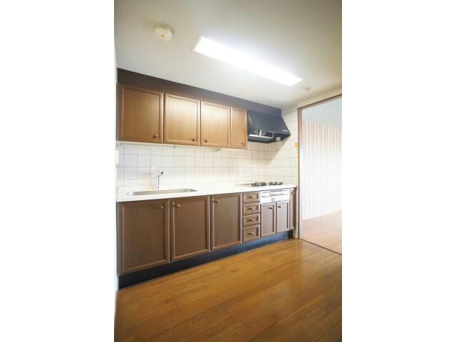 物件内観写真13　(3口ガスコンロ付きシステムキッチン)