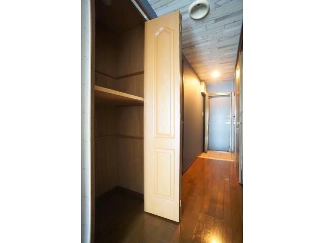 物件内観写真21　(廊下収納)