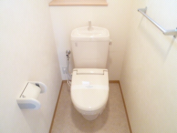 トイレ(マンション内の、別のお部屋の写真です。)