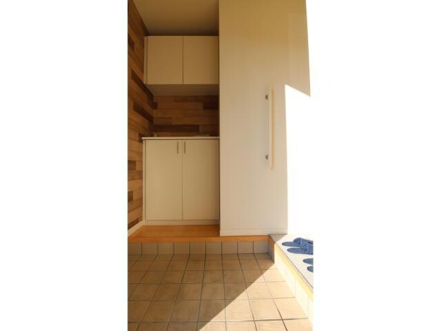 物件内観写真11　(ゆったりとした玄関)