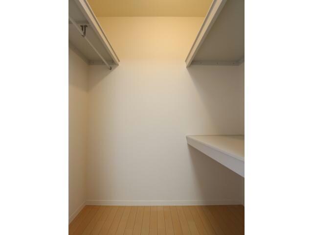 物件内観写真13　(人気のウォークインクローゼットあり！)