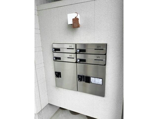 物件外観写真8　(あるとうれしい宅配BOX付き◎)