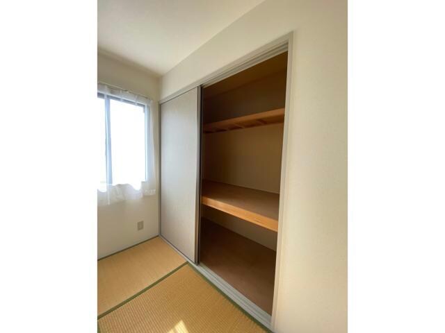 物件内観写真12　(押入れ)